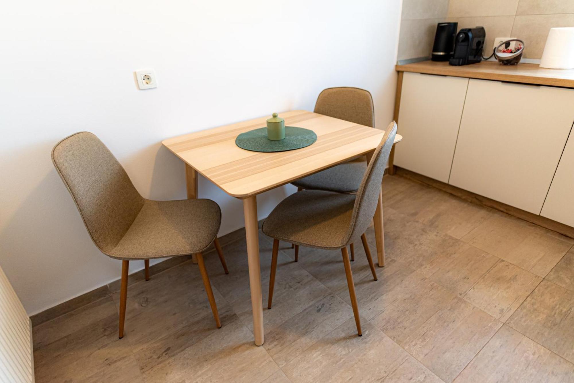 B&v 706 Coresi - Balcony & Free Parking Apartament *