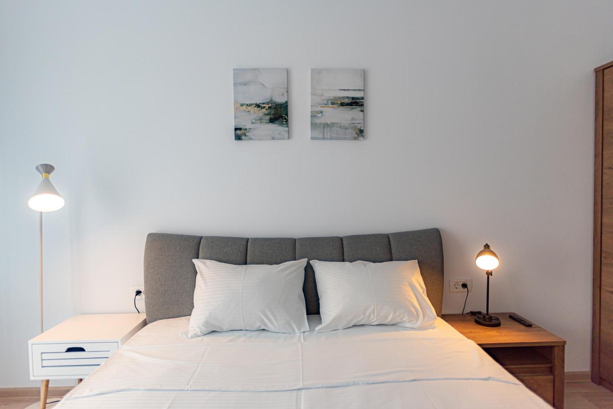 B&v 706 Coresi - Balcony & Free Parking