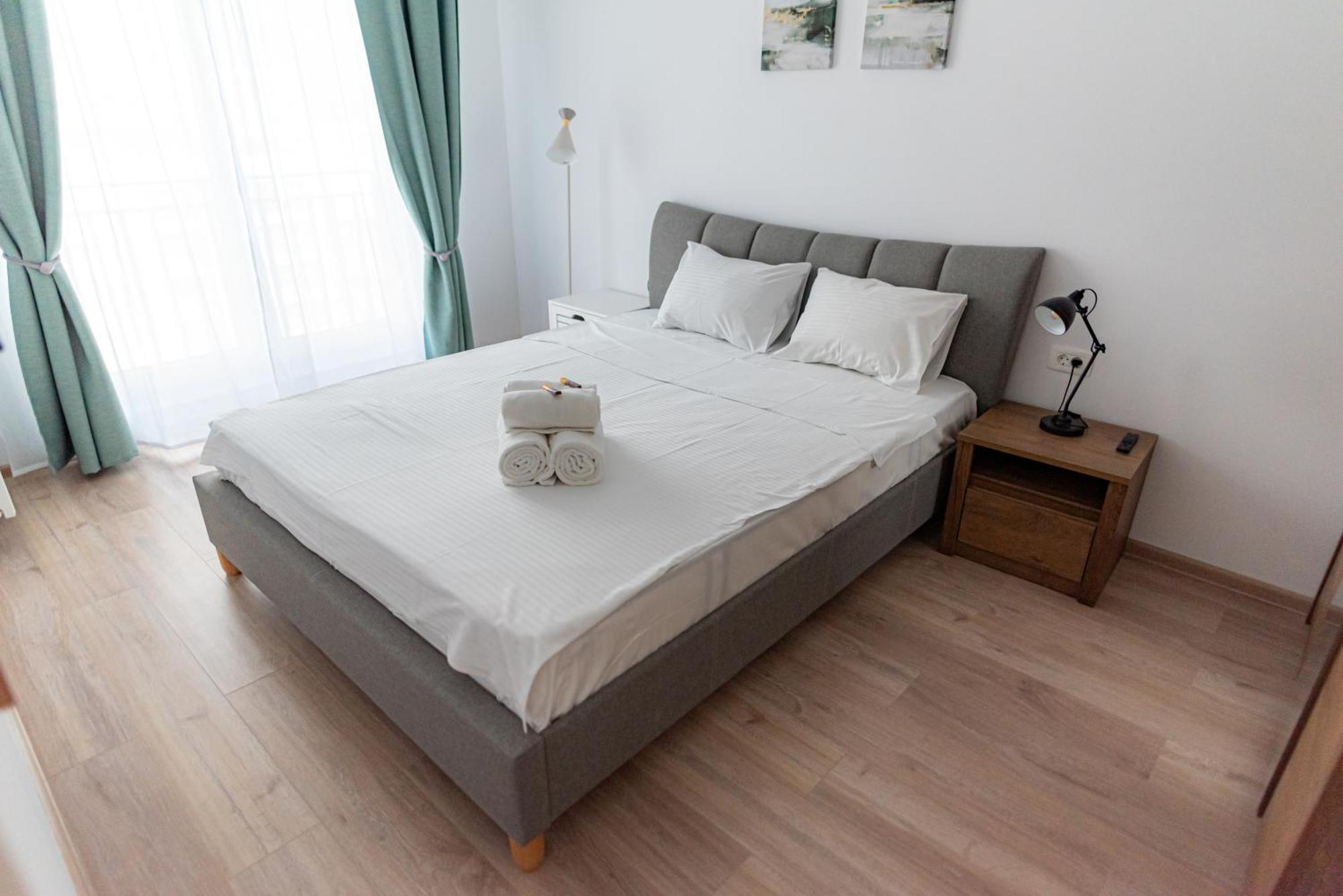 B&v 706 Coresi - Balcony & Free Parking Apartament