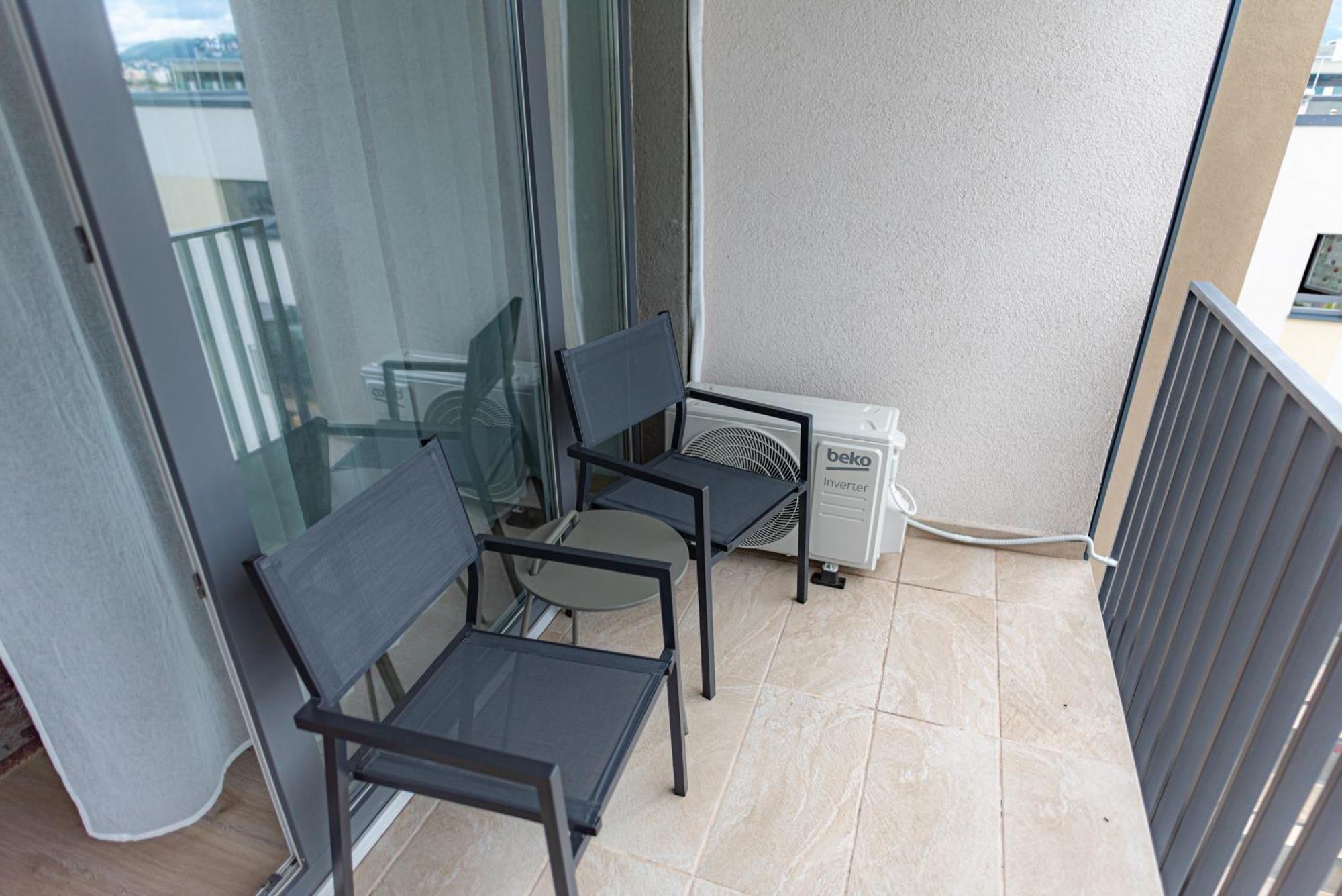 B&v 706 Coresi - Balcony & Free Parking