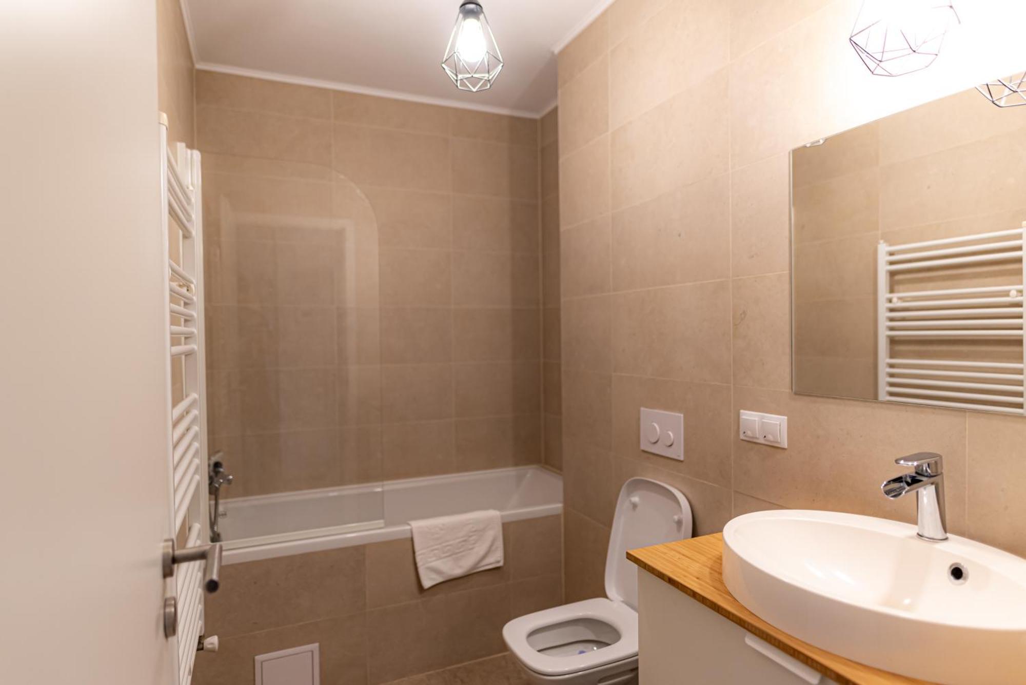 B&v 706 Coresi - Balcony & Free Parking *